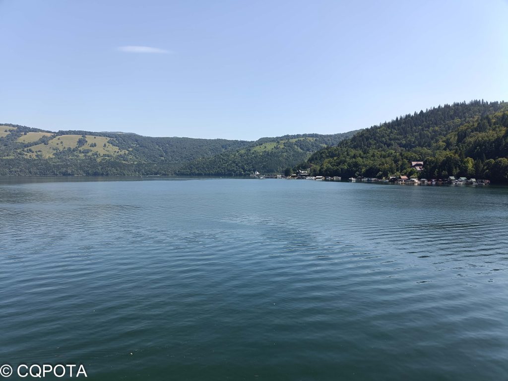 Izvorul Muntelui Lake