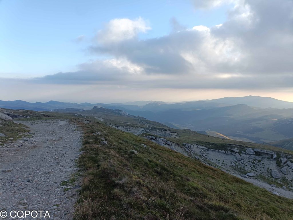 Drum spre Vârful Coștila