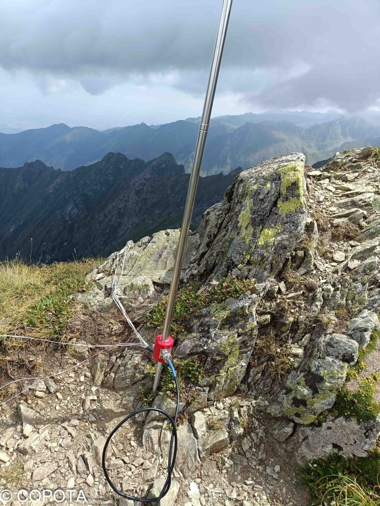 Ground plane antenna on Vânătarea lui Buteanu Peak