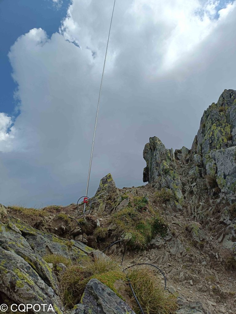 Ground plane antenna on Vânătarea lui Buteanu Peak 2